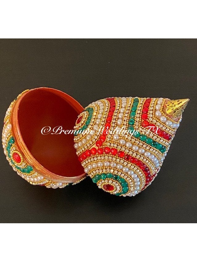 Red & Green Coconut Cover - 1Ct - Premium Weddings TX