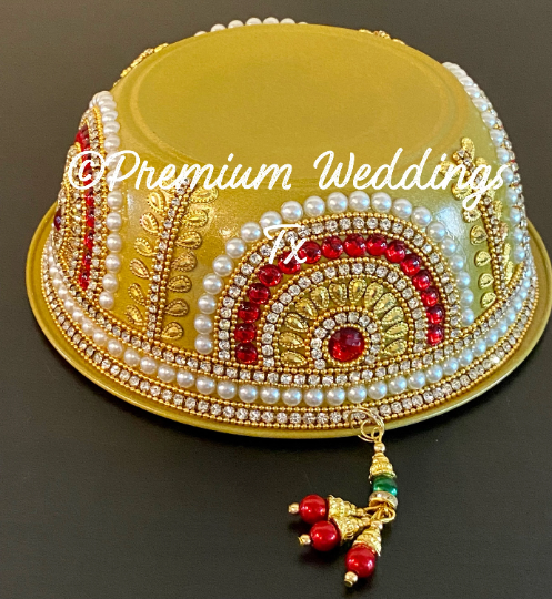 Handmade Gold Decorative Bowls, Gold bowls, Gold decorative bowls, Shaadi Decor, shaadi, puja accessories, pithi, mehndi decor, Mehndi Bowls, Haldi Bowls, Haldi Accessories, Haldi, Dholki Decor, Decorative Bowls