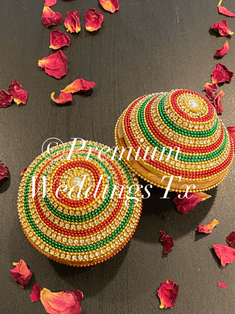 Red Green Beadwork Sapatia - 2Ct - Premium Weddings TX