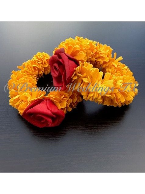 Red Rose Flower & Gainda Phool Gajra Bangles, Gajra, Flower Gajra, Bangles, Mehndi, Mehndi Bangles, Mayoon, Mayoon Bangles, Indian Wedding, Pakistani Wedding, Shaadi, Dulhan, Bridesmaids gifts, corsages, wedding favors, favors, gajra favors 